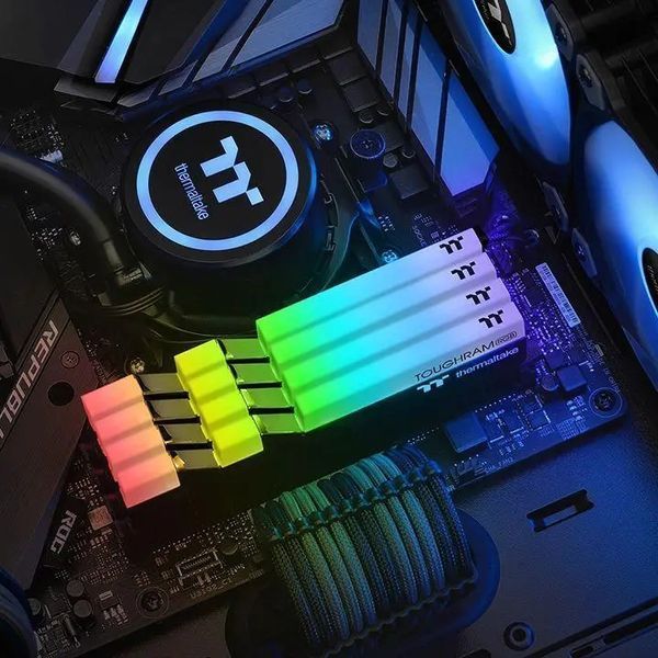 Память для настольных компьютеров Thermaltake 16 GB (2x8GB) DDR4 4400 MHz TOUGHRAM Black RGB 032686 фото