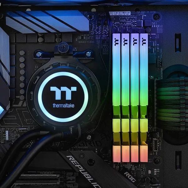 Память для настольных компьютеров Thermaltake 16 GB (2x8GB) DDR4 4400 MHz TOUGHRAM Black RGB 032686 фото