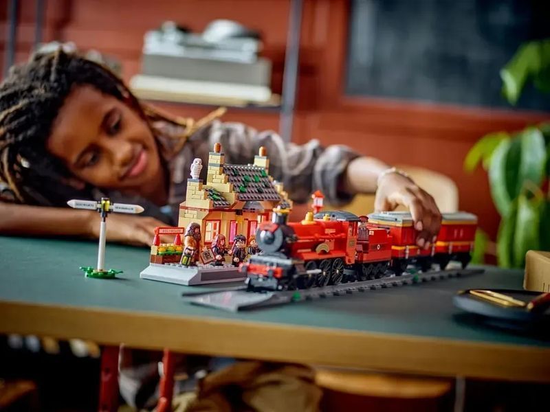 Блоковий конструктор LEGO Harry Potter Хогвартс-Експрес та станція Хогсмід (76423) 613438 фото