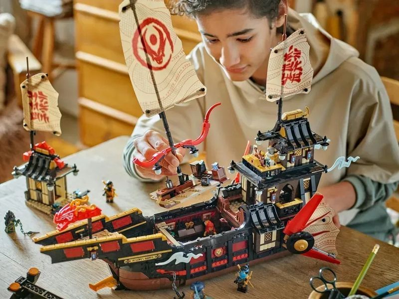Блочный конструктор LEGO Ninjago Щедрость храма (71848) 613458 фото