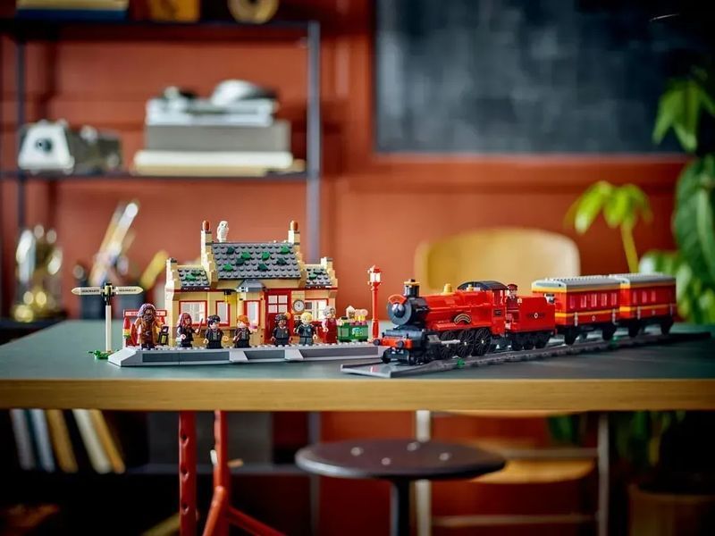 Блоковий конструктор LEGO Harry Potter Хогвартс-Експрес та станція Хогсмід (76423) 613438 фото