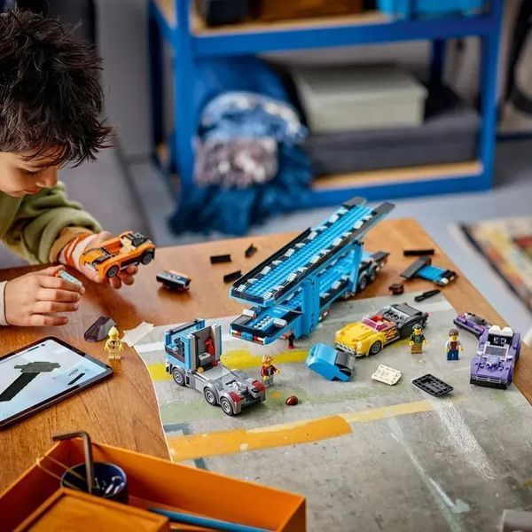 Блоковий конструктор LEGO City Вантажівка-транспортер зі спортивними авто (60408) 613318 фото