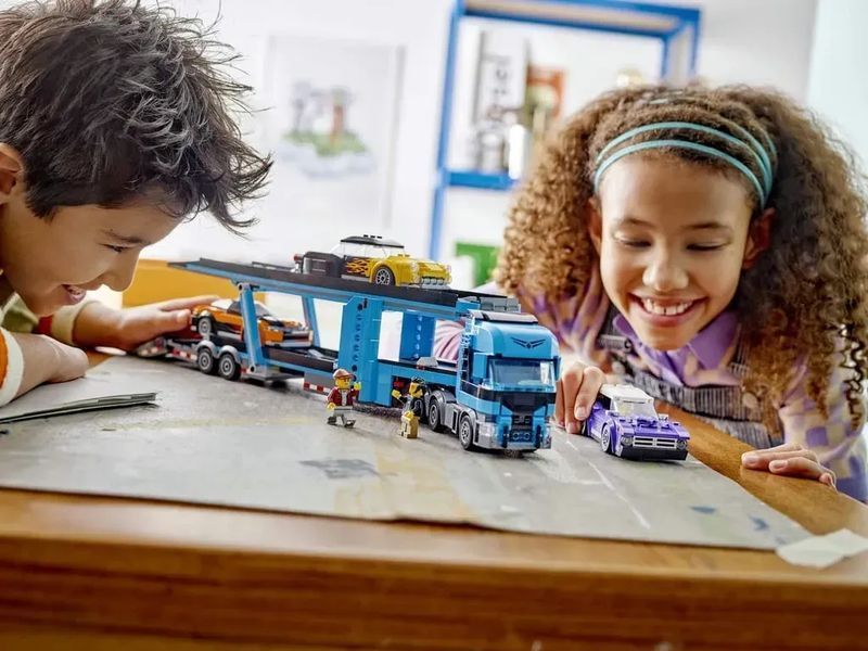 Блоковий конструктор LEGO City Вантажівка-транспортер зі спортивними авто (60408) 613318 фото
