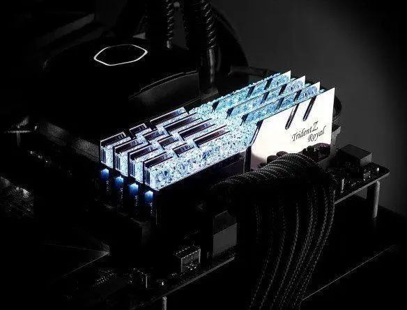 Пам'ять для настільних комп'ютерів G.Skill 32 GB (2x16GB) DDR4 3600 MHz Trident Z Royal (F4-3600C16D-32GTRSC) 026329 фото