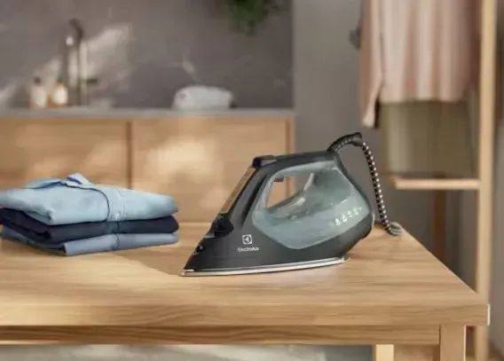 Утюг с паром Electrolux E8SI2-8OG 597848 фото