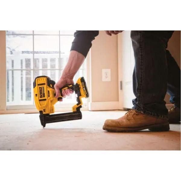Цвяховбивач DeWALT DCN681D2 044036 фото