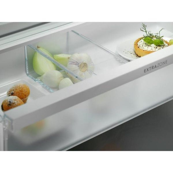 Холодильник з морозильною камерою Electrolux KNG7TE75S 041091 фото