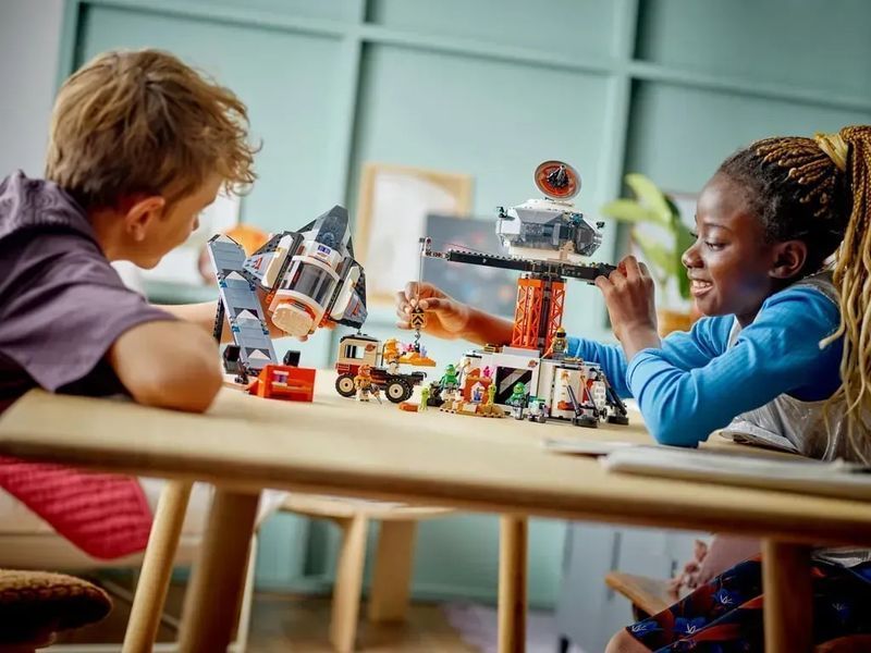 Блоковий конструктор LEGO City Космічна база й стартовий майданчик для ракети (60434) 613401 фото