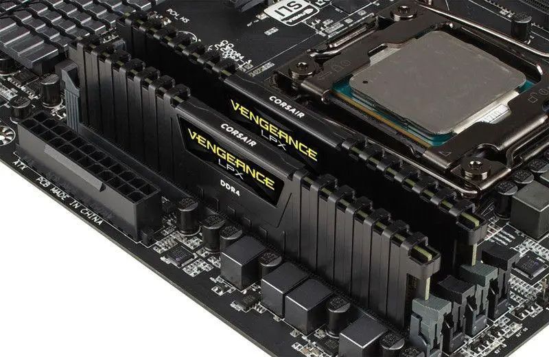 Пам'ять для настільних комп'ютерів Corsair Vengeance LPX DDR4 32 GB 2400 MHz (CMK32GX4M2A2400C14) 026302 фото