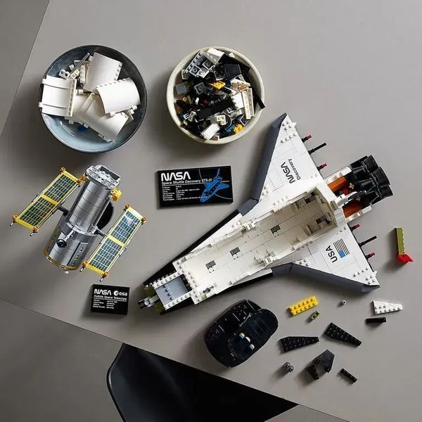 Блоковий конструктор LEGO Creator Космічний шаттл NASA Discovery (10283) 613489 фото