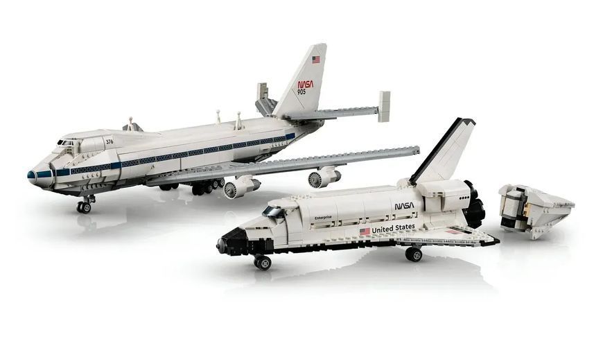 Блочный конструктор LEGO Icons Самолет-носитель шаттлов (10360) 613502 фото