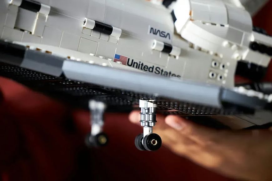 Блоковий конструктор LEGO Creator Космічний шаттл NASA Discovery (10283) 613489 фото