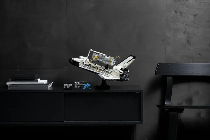 Блоковий конструктор LEGO Creator Космічний шаттл NASA Discovery (10283) 613489 фото