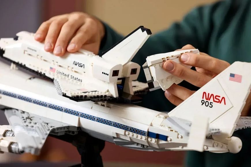 Блочный конструктор LEGO Icons Самолет-носитель шаттлов (10360) 613502 фото
