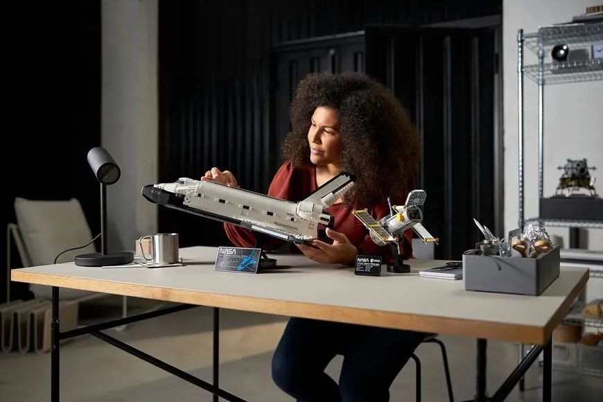 Блоковий конструктор LEGO Creator Космічний шаттл NASA Discovery (10283) 613489 фото