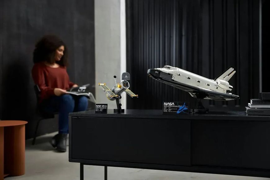 Блоковий конструктор LEGO Creator Космічний шаттл NASA Discovery (10283) 613489 фото