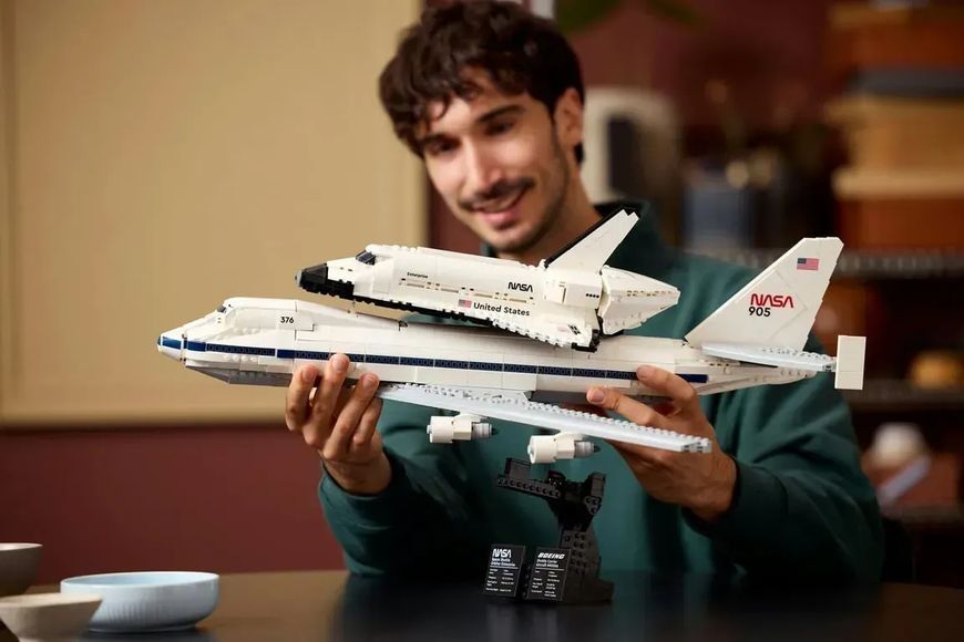 Блочный конструктор LEGO Icons Самолет-носитель шаттлов (10360) 613502 фото
