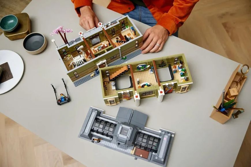 Блоковий конструктор LEGO Icons Музей природної історії (10326) 613508 фото