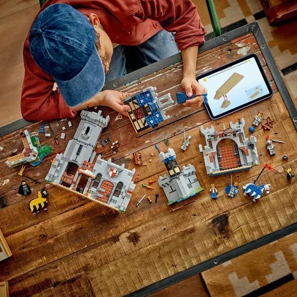 Блочный конструктор LEGO Creator Средневековый замок с рыцарем на коне (31168) 613375 фото