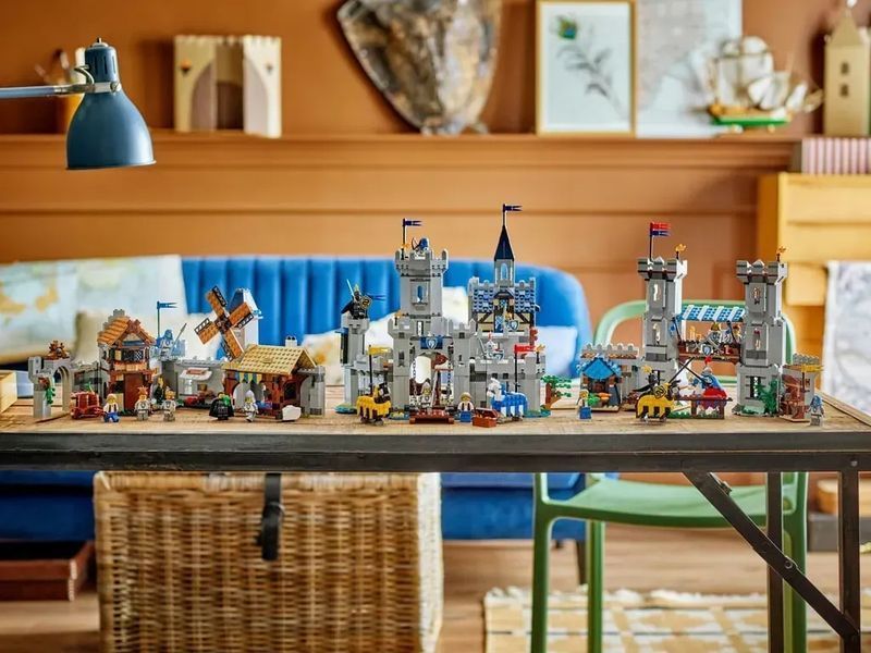 Блочный конструктор LEGO Creator Средневековый замок с рыцарем на коне (31168) 613375 фото