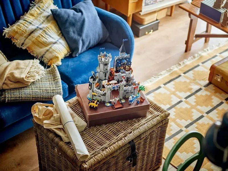 Блочный конструктор LEGO Creator Средневековый замок с рыцарем на коне (31168) 613375 фото