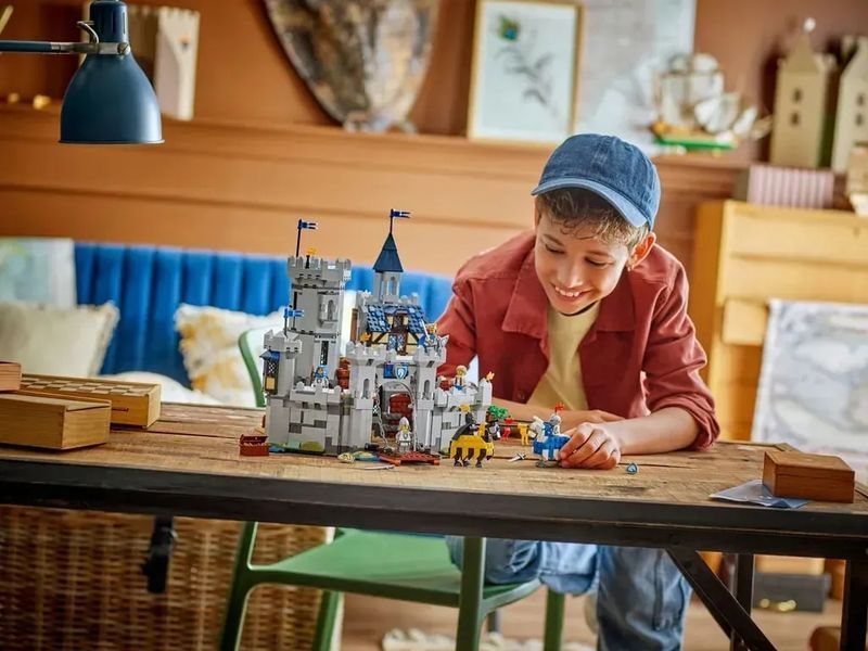 Блочный конструктор LEGO Creator Средневековый замок с рыцарем на коне (31168) 613375 фото