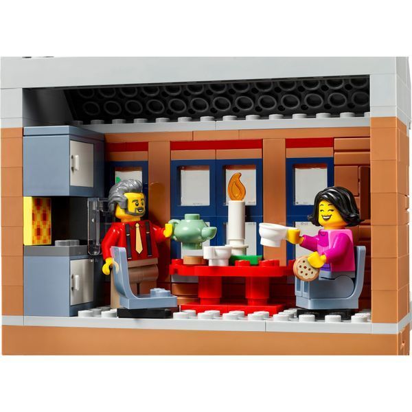 Блоковый конструктор LEGO Icons Holiday Main Street (10308) 009589 фото