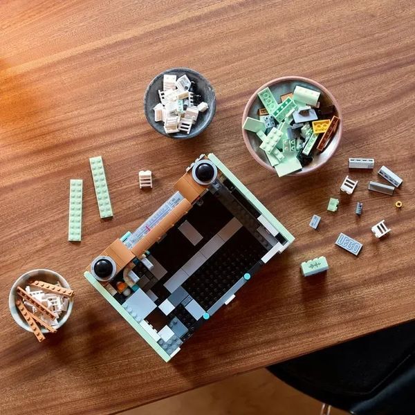 Блоковий конструктор LEGO Icons Ретро Радіоприймач (10334) 613395 фото