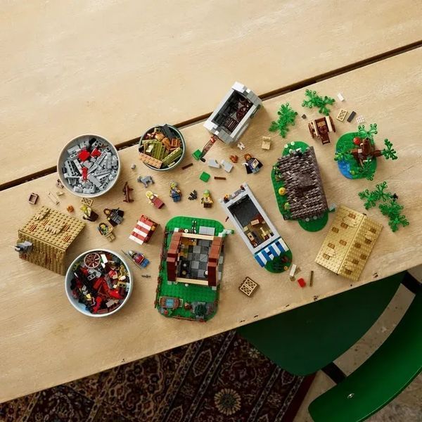 Блоковий конструктор LEGO Icons Середньовічна міська площа (10332) 613500 фото