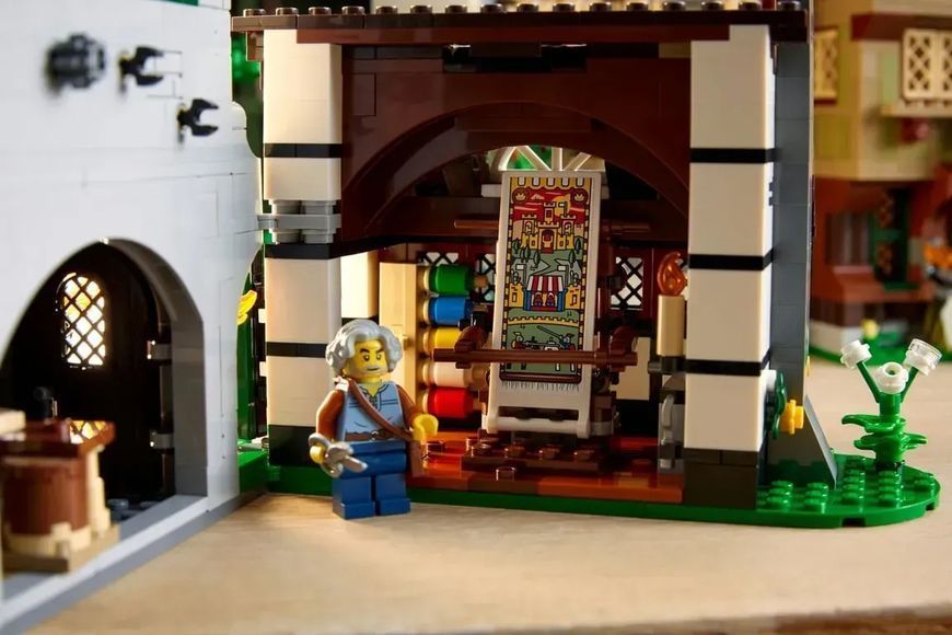 Блоковий конструктор LEGO Icons Середньовічна міська площа (10332) 613500 фото