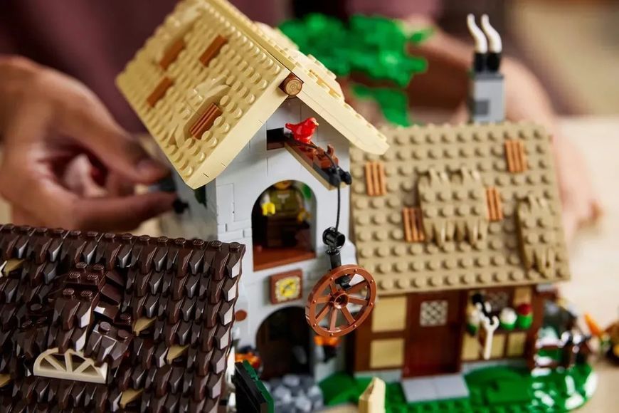 Блоковий конструктор LEGO Icons Середньовічна міська площа (10332) 613500 фото