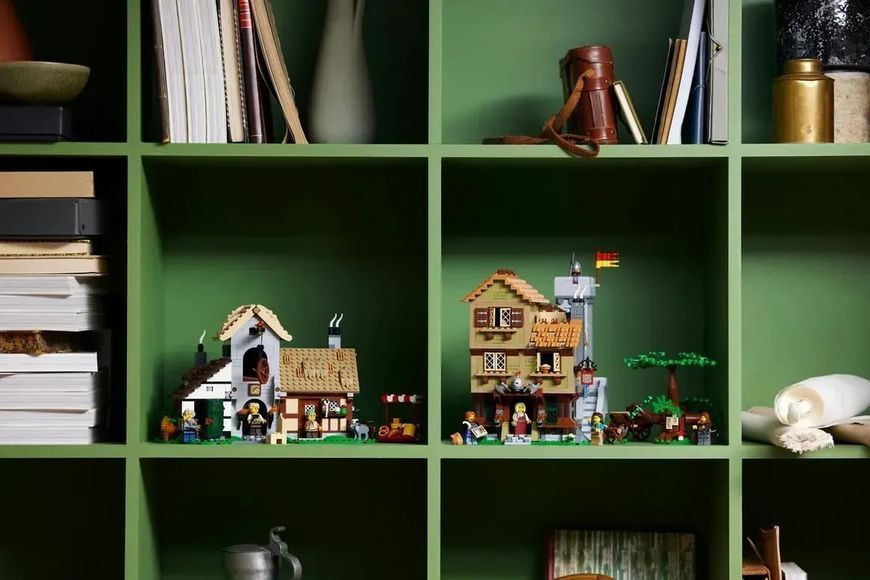 Блоковий конструктор LEGO Icons Середньовічна міська площа (10332) 613500 фото