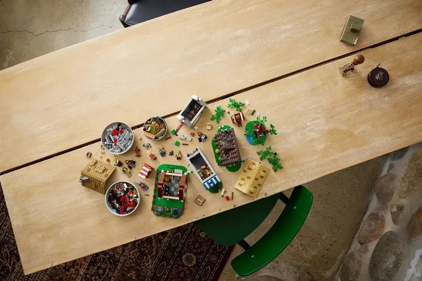 Блоковий конструктор LEGO Icons Середньовічна міська площа (10332) 613500 фото