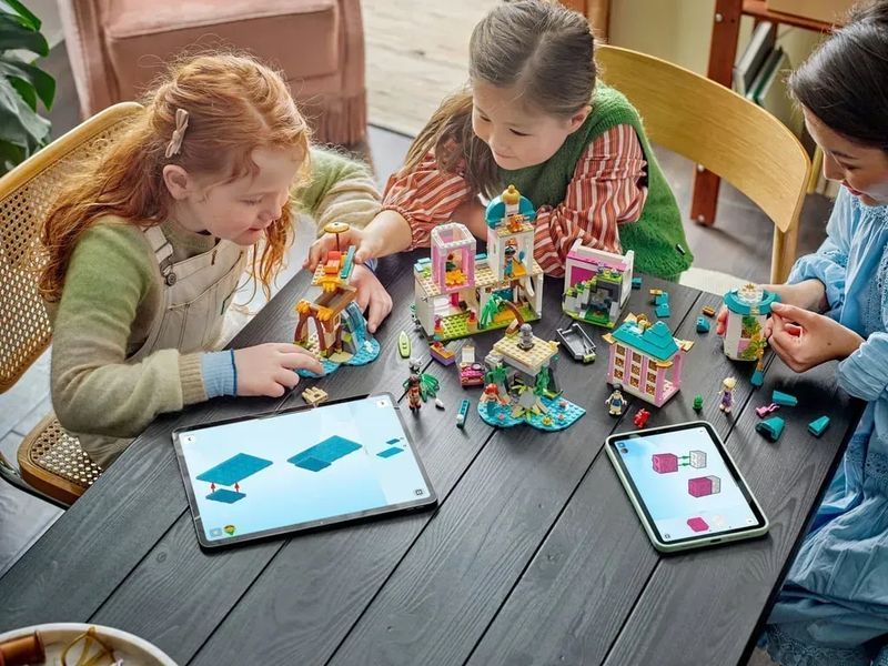 Блоковий конструктор LEGO Disney Замок принцеси та королівські улюбленці (43267) 613373 фото