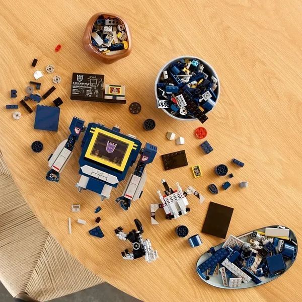 Блочный конструктор LEGO Icons Трансформеры: Саундвейв (10358) 613445 фото