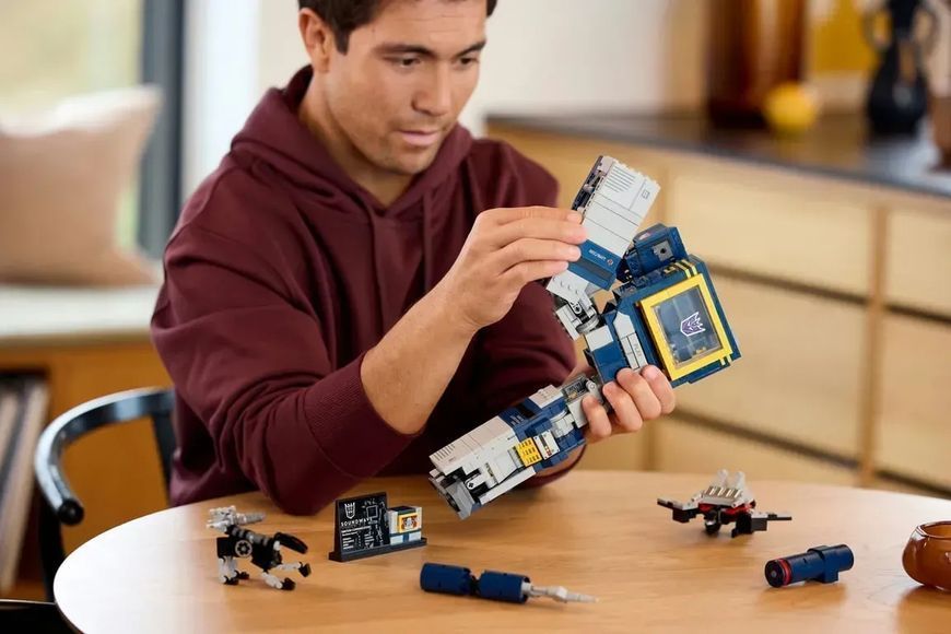 Блочный конструктор LEGO Icons Трансформеры: Саундвейв (10358) 613445 фото