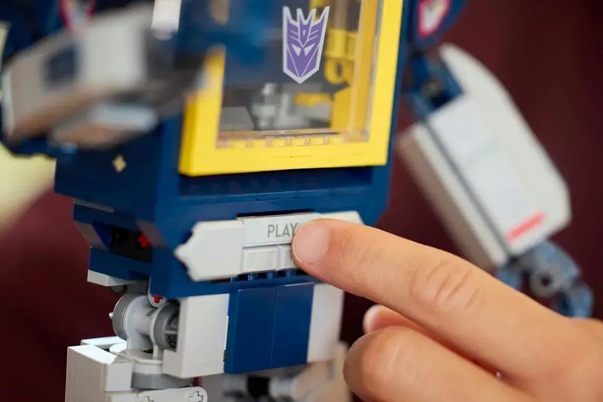 Блочный конструктор LEGO Icons Трансформеры: Саундвейв (10358) 613445 фото