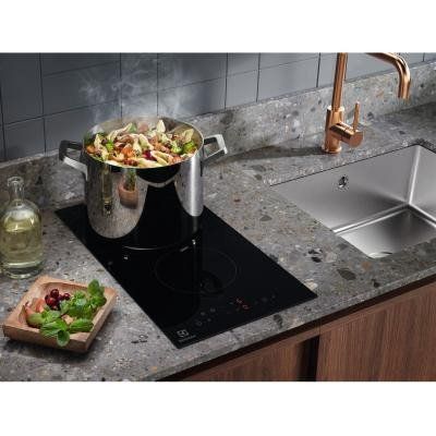 Варочная поверхность электрическая Electrolux LHR3233CK 007156 фото