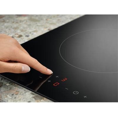 Варочная поверхность электрическая Electrolux LHR3233CK 007156 фото