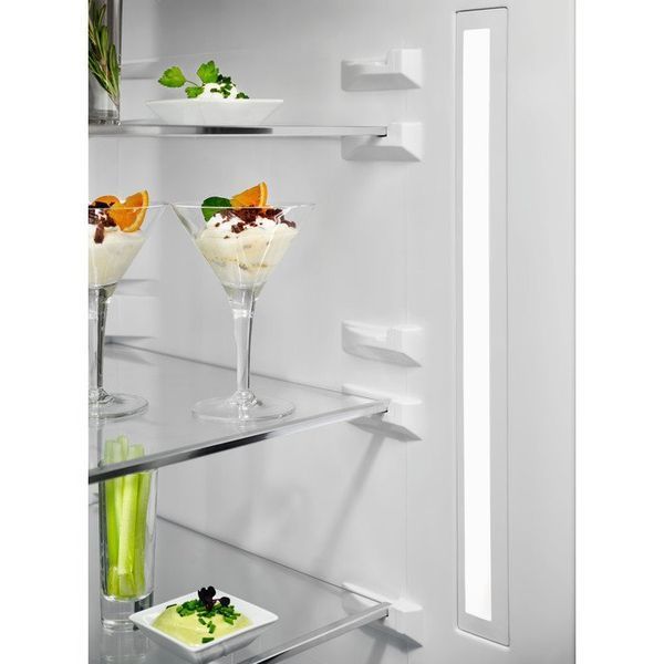 Холодильник з морозильною камерою Electrolux LNT7ME34K1 041650 фото