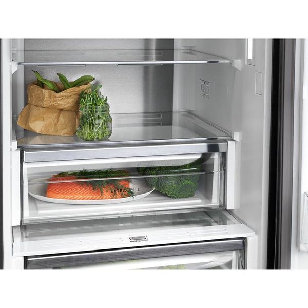 Холодильник з морозильною камерою Electrolux LNT7ME34K1 041650 фото