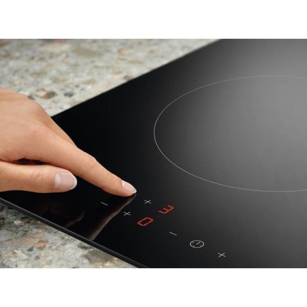 Варочная поверхность электрическая Electrolux LHR3233CK 007156 фото