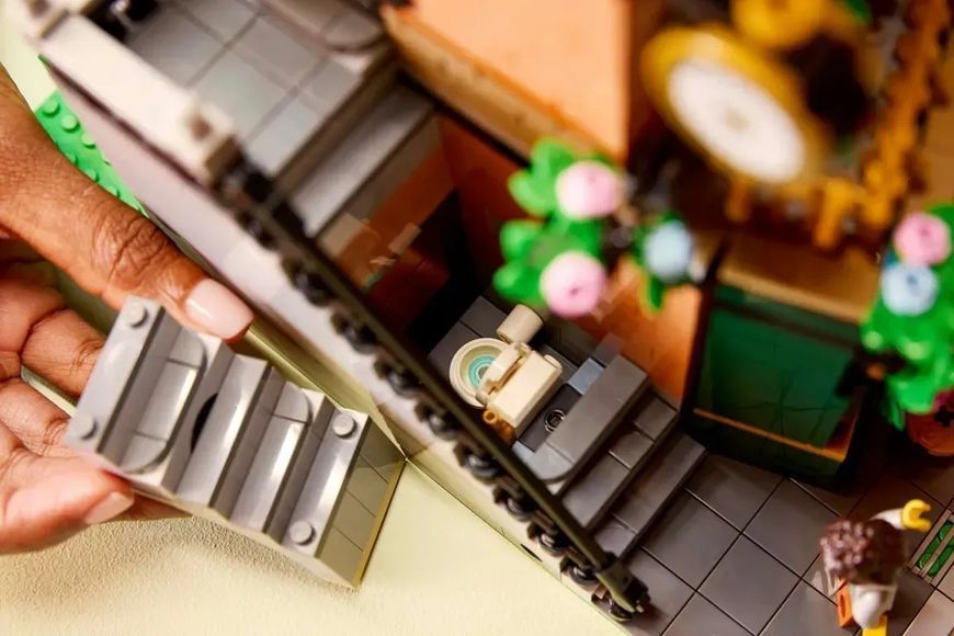 Блоковий конструктор LEGO Icons Тюдорівський куточок (10350) 613496 фото