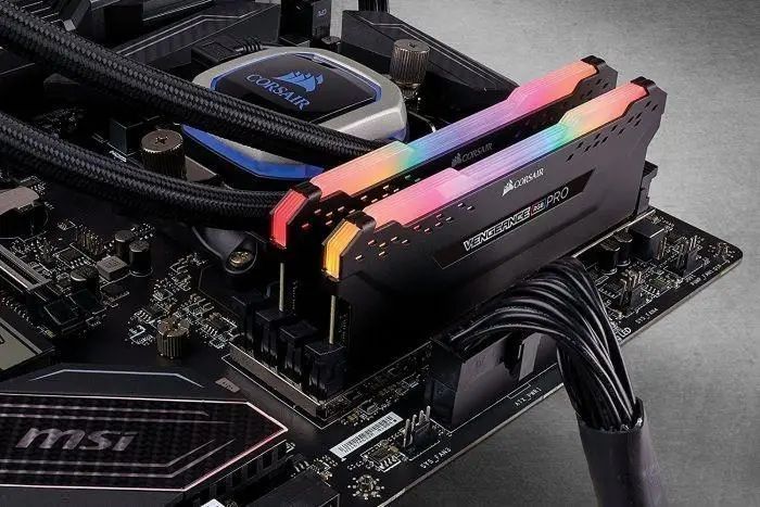Пам'ять для настільних комп'ютерів Corsair 16 GB (2x8GB) DDR4 3600 MHz Vengeance RGB Pro Black (CMW16GX4M2C3600C18) 026525 фото