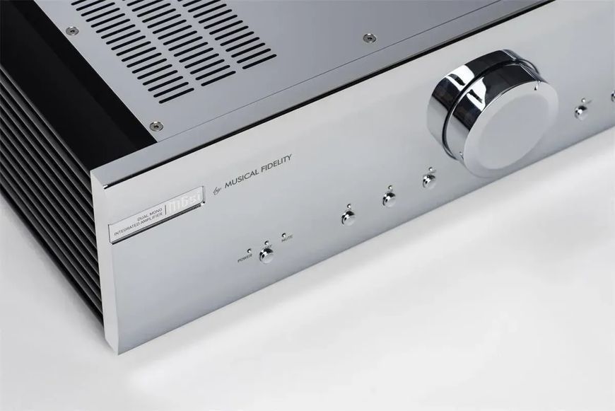 Интегральный усилитель Musical Fidelity M6si Silver 609079 фото