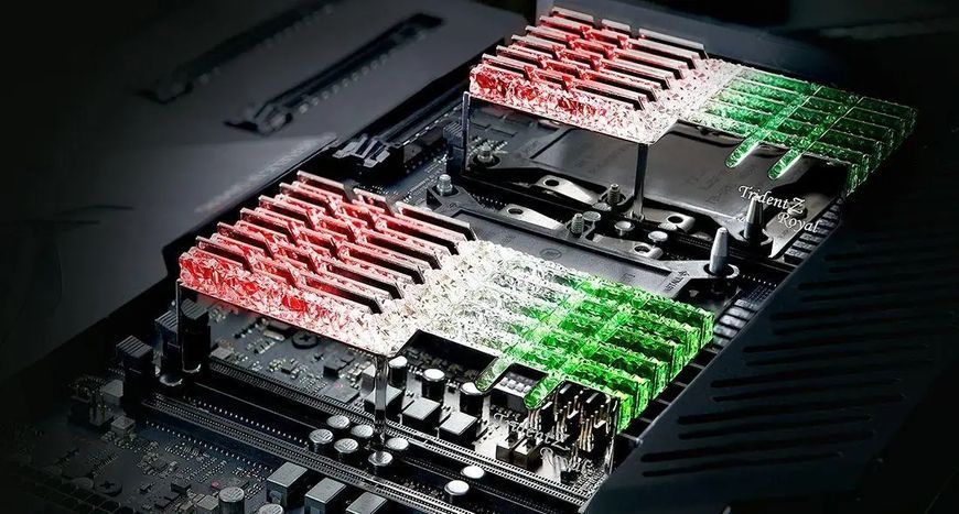Пам'ять для настільних комп'ютерів G.Skill 64 GB (2x32GB) DDR4 4000 MHz Trident Z Royal (F4-4000C18D-64GTRS) 026487 фото