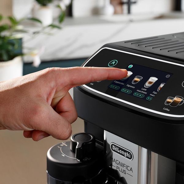 Кофемашина автоматическая Delonghi Magnifica Plus ECAM 320.60.B 016378 фото