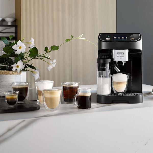 Кофемашина автоматическая Delonghi Magnifica Plus ECAM 320.60.B 016378 фото