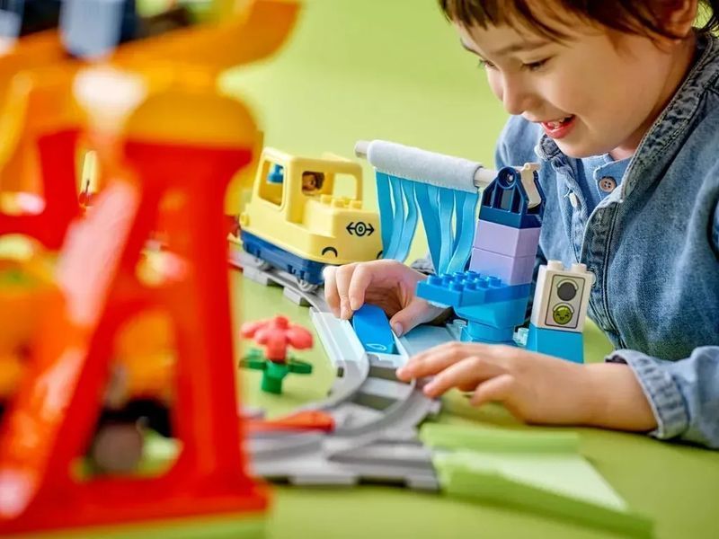 Блоковий конструктор LEGO Duplo Town Великий інтерактивний громадський потяг (10428) 613394 фото