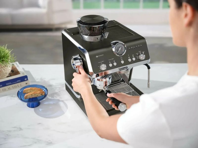 Ріжкова кавоварка еспресо Delonghi La Specialista Opera EC 9555.BK 573156 фото